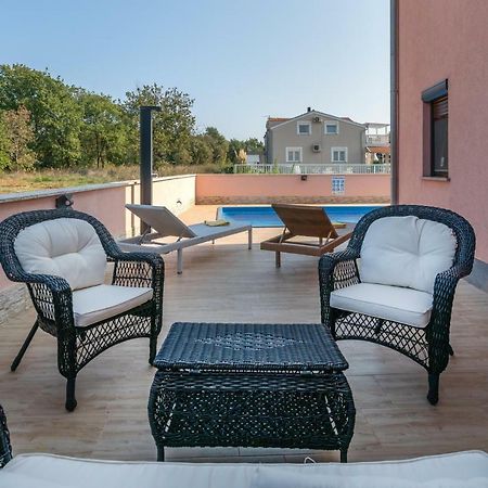 Ferienhaus Mary Ližnjan エクステリア 写真