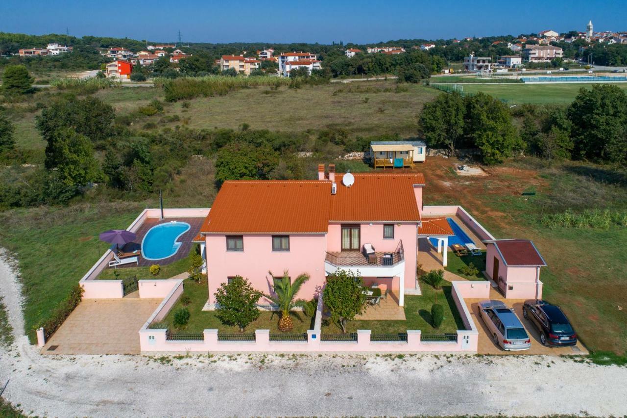 Ferienhaus Mary Ližnjan エクステリア 写真