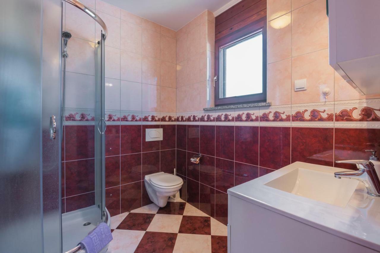 Ferienhaus Mary Ližnjan エクステリア 写真